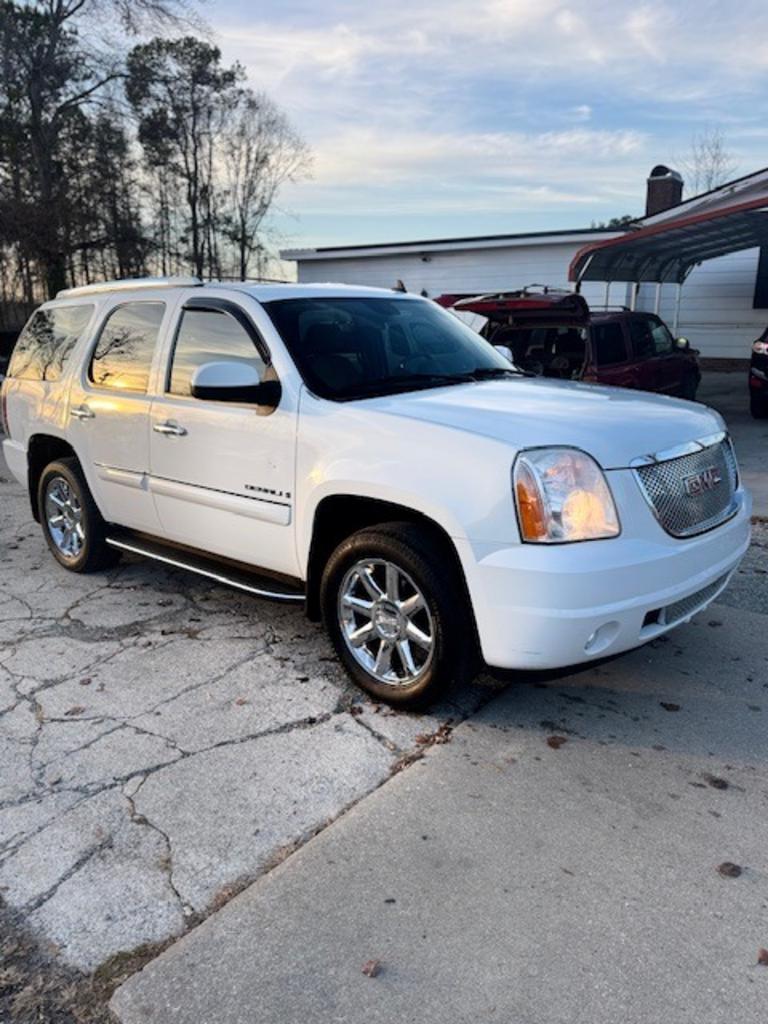 2007 GMC Yukon Denali's photo