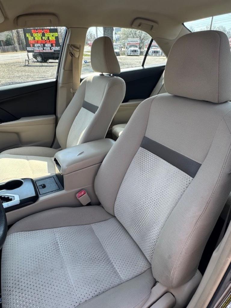 2014 Toyota Camry L - Photo 16