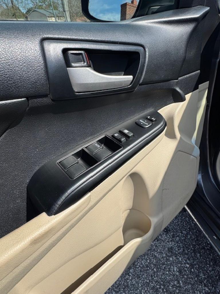 2014 Toyota Camry L - Photo 12