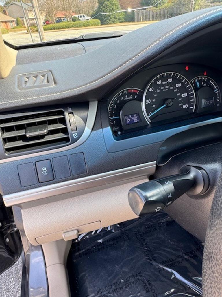 2014 Toyota Camry L - Photo 8