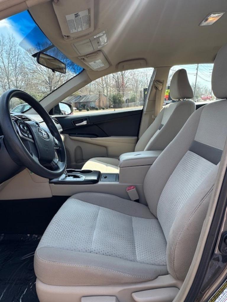 2014 Toyota Camry L - Photo 6