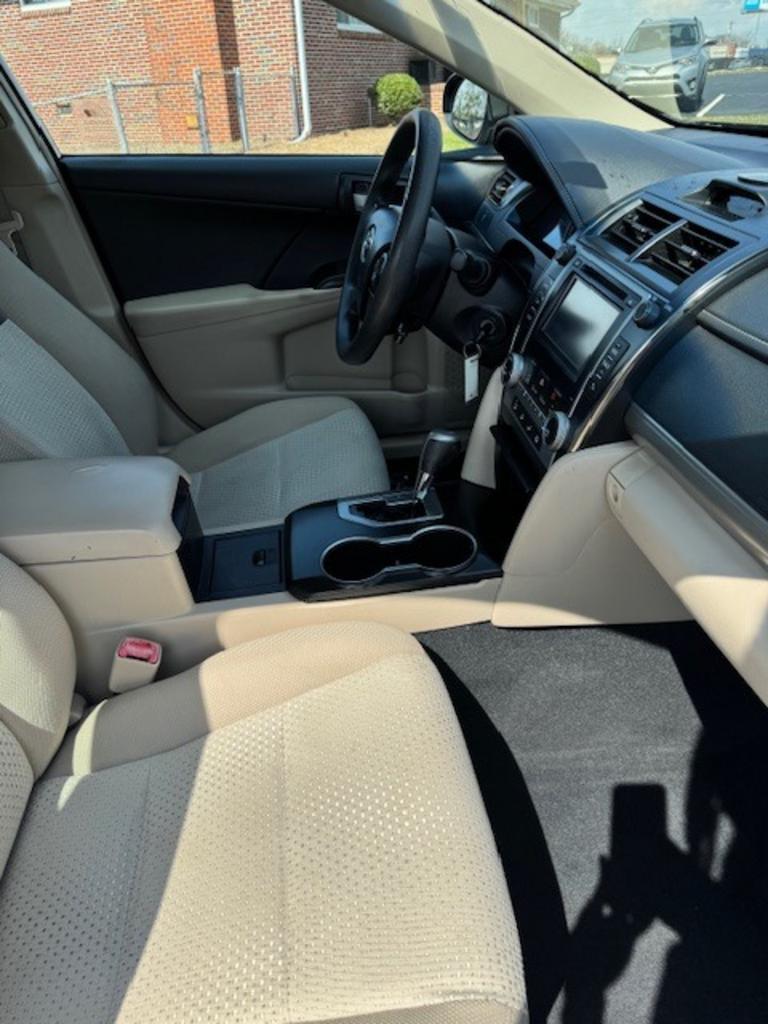 2014 Toyota Camry L - Photo 15