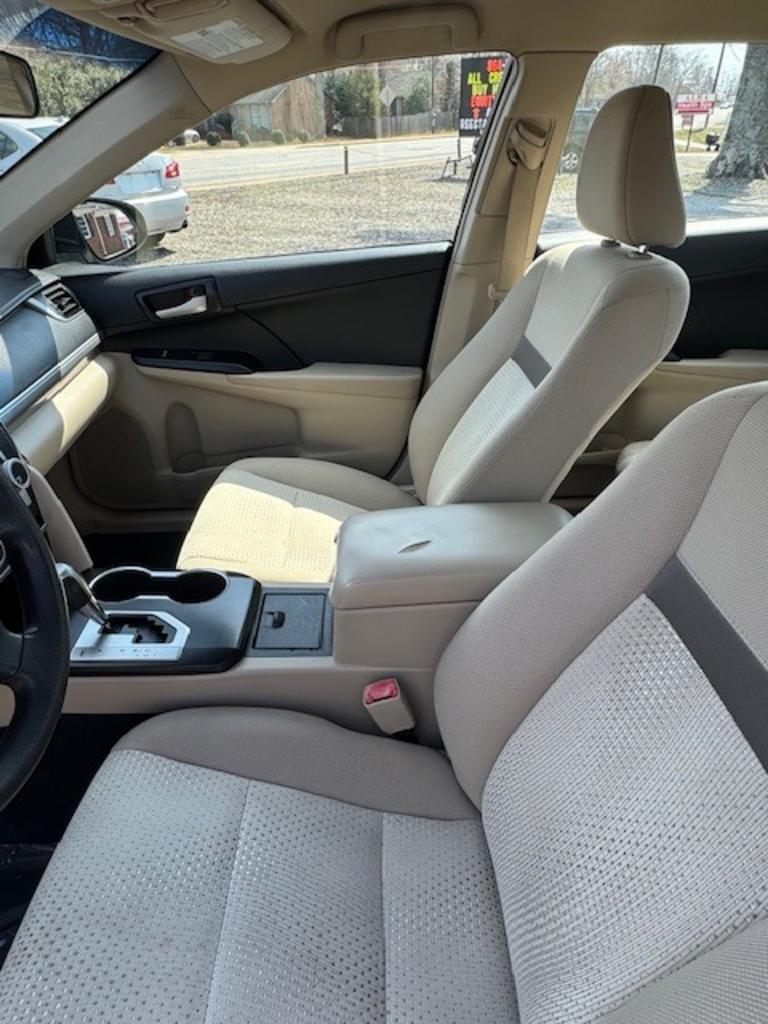 2014 Toyota Camry L - Photo 17