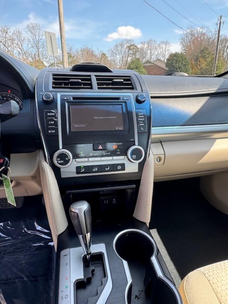 2014 Toyota Camry L - Photo 9