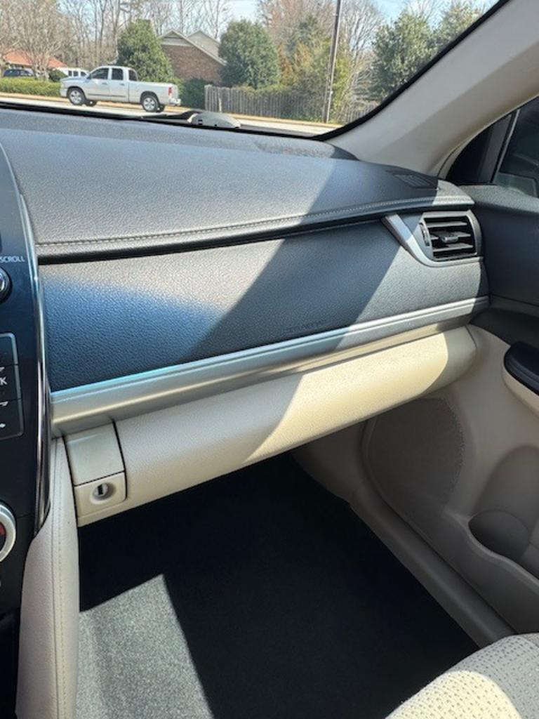2014 Toyota Camry L - Photo 11