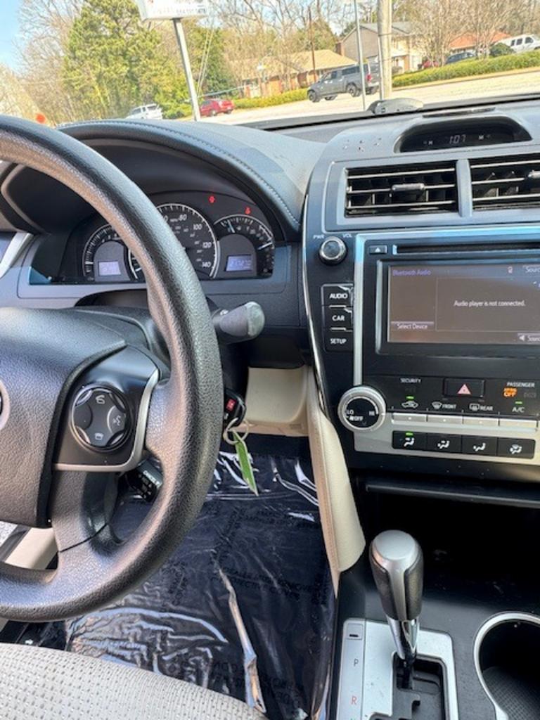 2014 Toyota Camry L - Photo 10