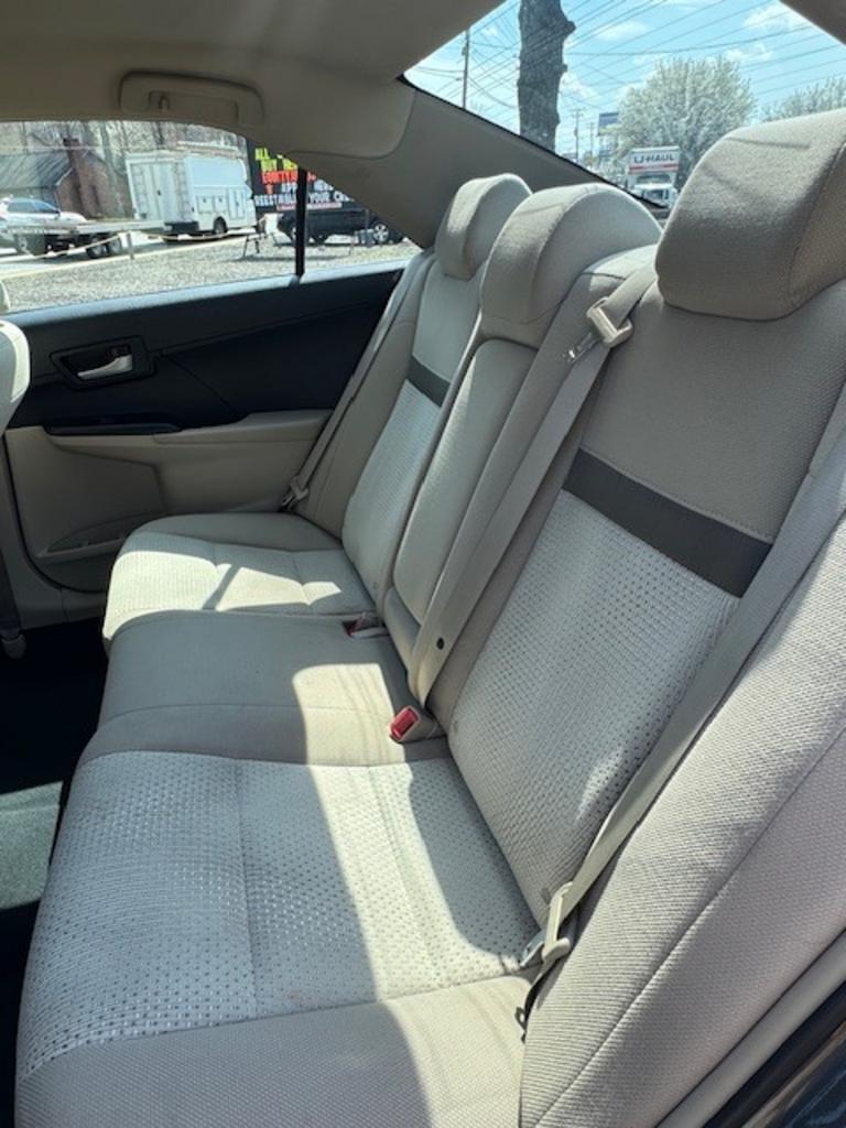 2014 Toyota Camry L - Photo 18